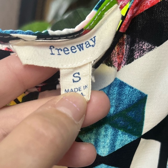 Freeway Crop Top Size Small - Picture 2 of 3